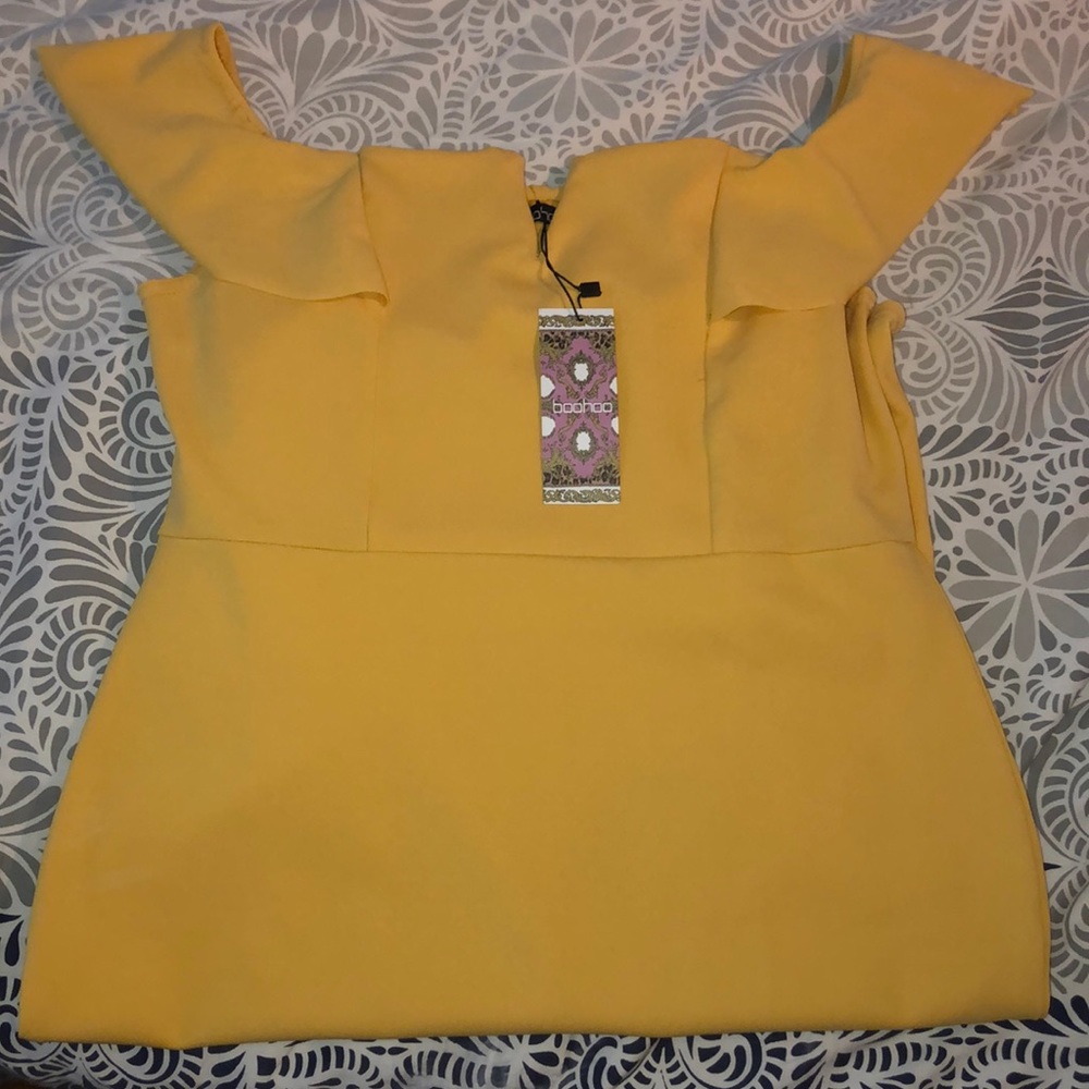 BooHoo Off The Shoulder Ruffle Hem Midi Dress - Picture 3 of 4